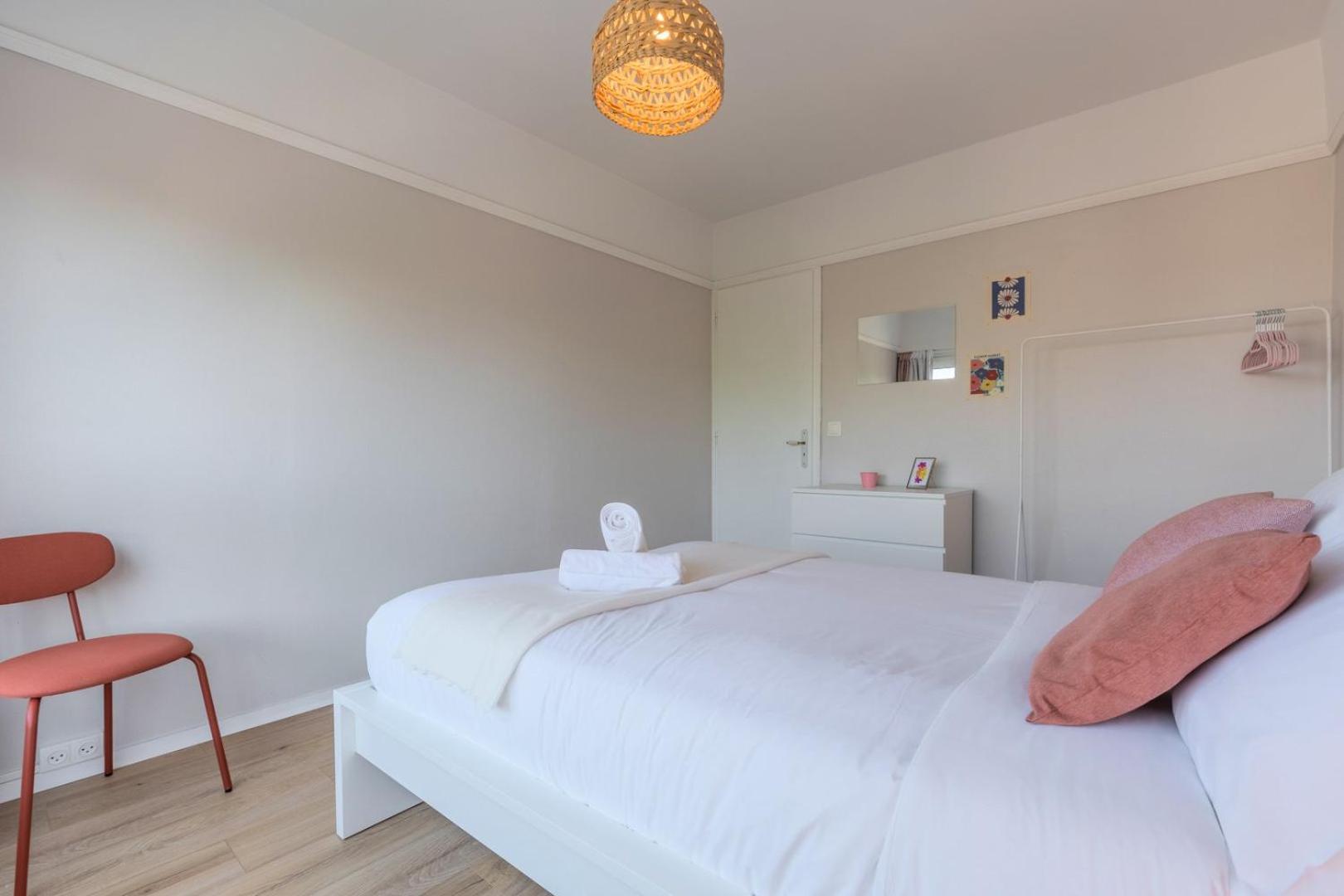 Spacious 3 Bedroom Apartment & Private Parking! Lambersart المظهر الخارجي الصورة